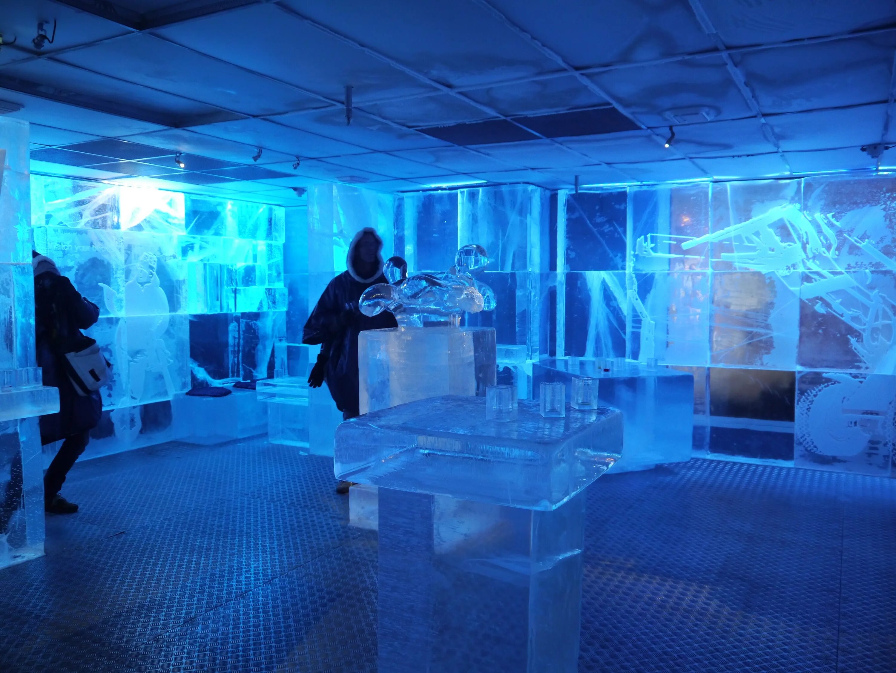 Необычные места в Амстердаме: Ice bar "XtraСold" Go to Holland
