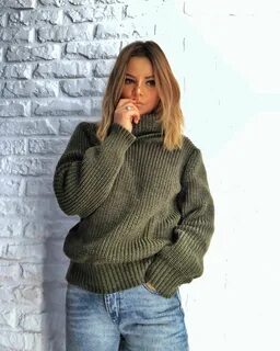 Вязаный свитер с высоким горлом