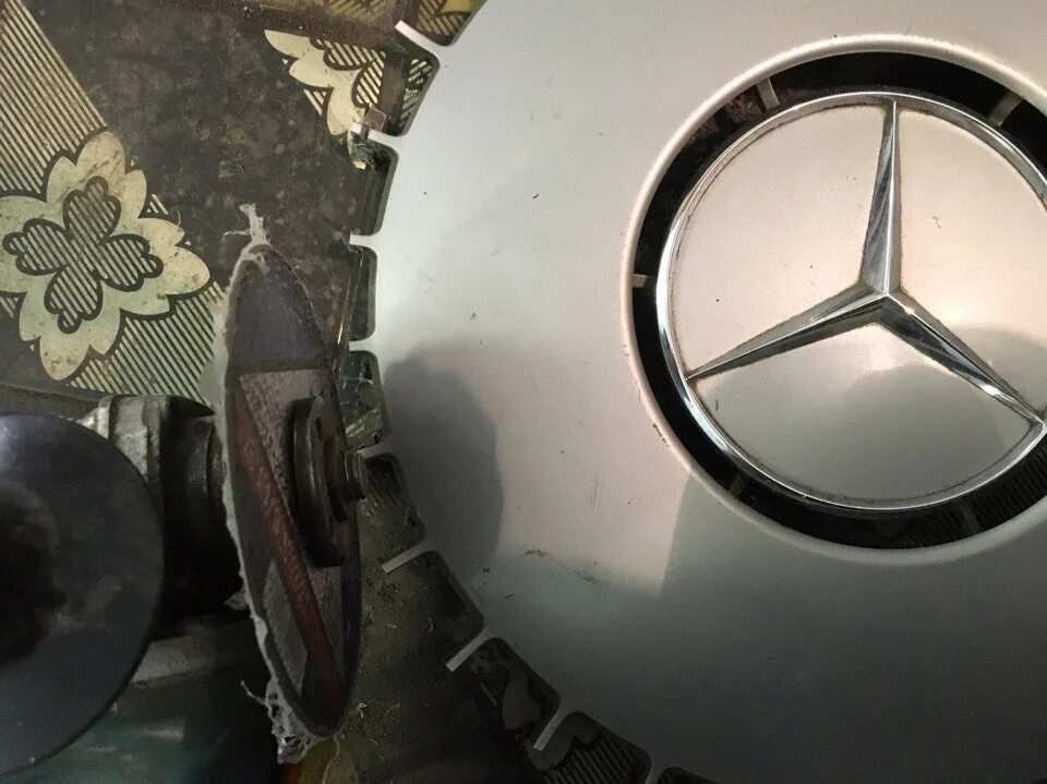 Как снять колпачки мерседес How to Correctly Remove the Fuel Cover for Paint Selection on Mercedes W212 Yo