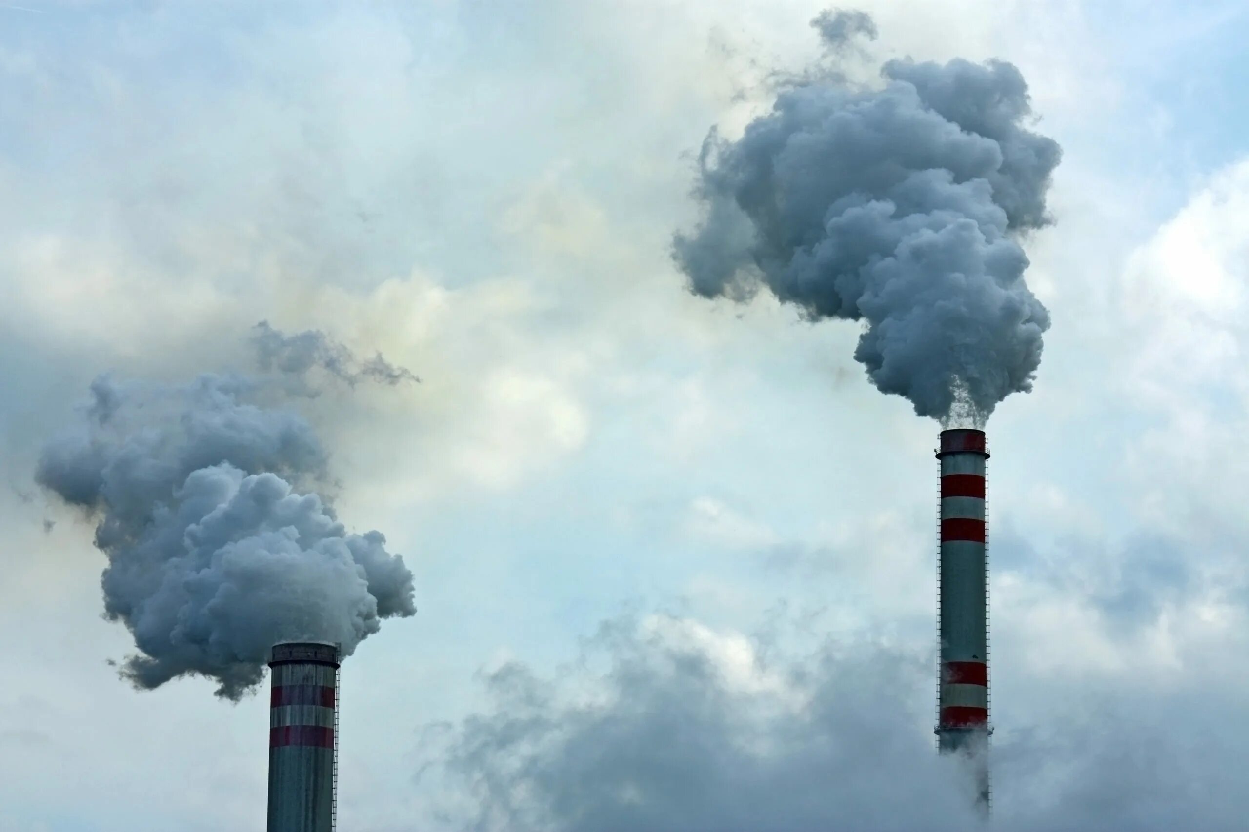 Загрязнение атмосферы углекислым газом. Загрязнение воздуха картинки. АЭС дым. Дым из трубы корабля. Вредный дым из трубы.