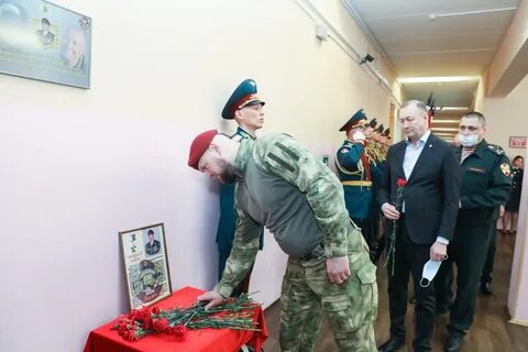 Присвоили школе имени героя