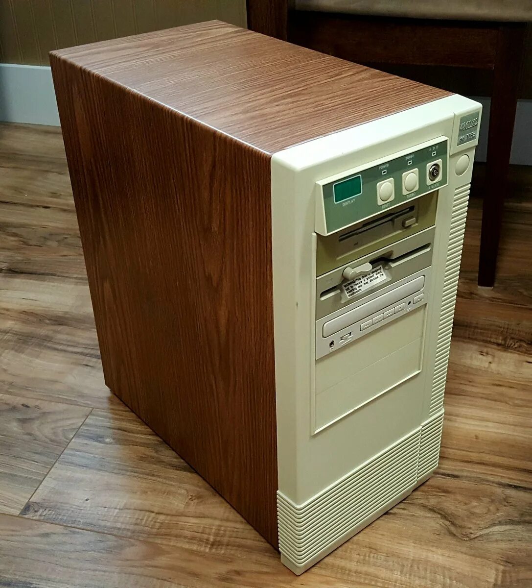 Овчинный тулуп кожух. Старый компьютерный корпус. Старый кожух. Блок системный celeron p4 2000 gateway. Системный блок ibm 286 горизонтальный.