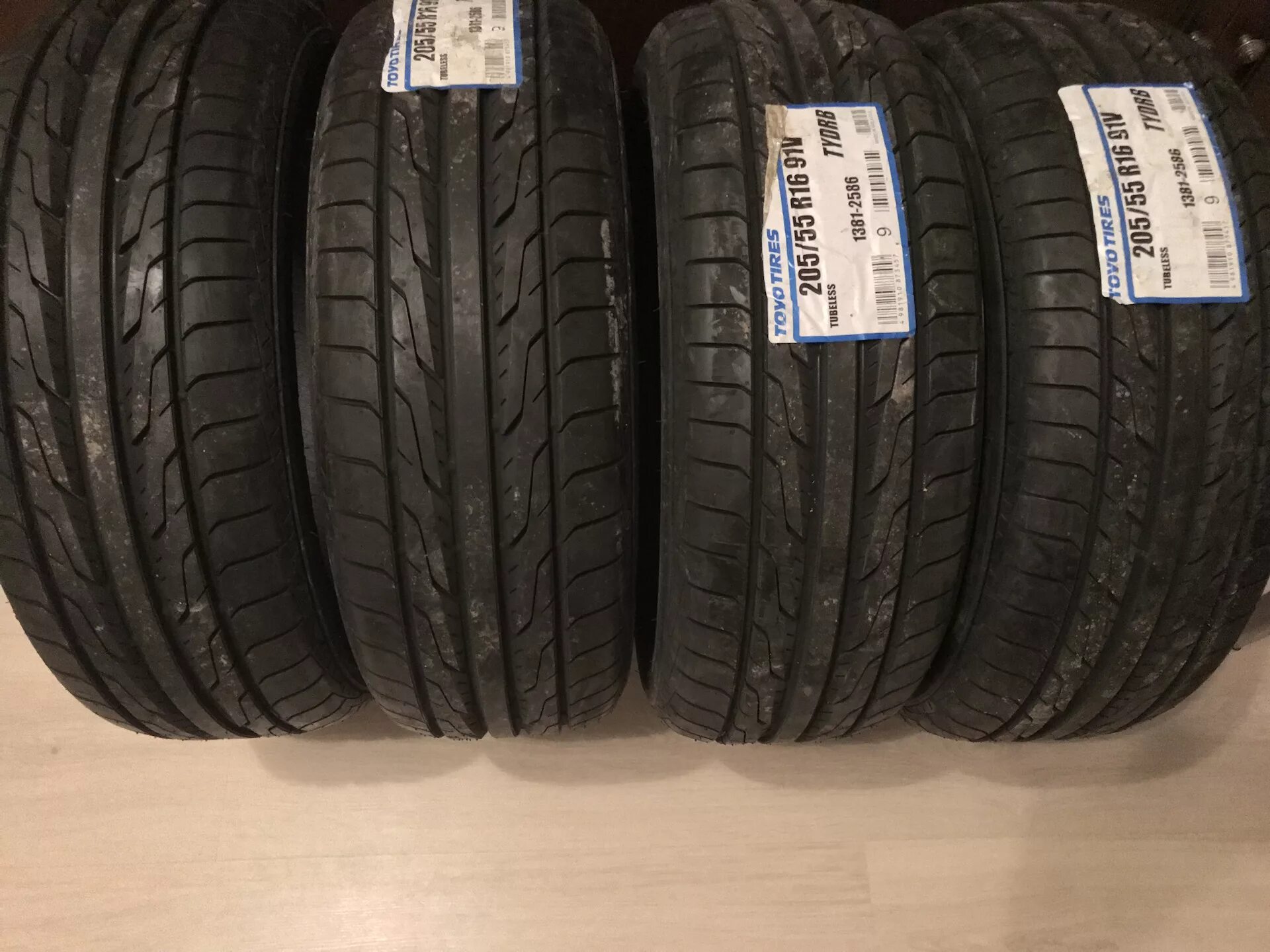 Резина toyo 205 55. Toyo drb 205/55/16. Модель летней резины toyo 205/55 r16. Протектор toyo drb. Резина летняя toyo 225 55 r16.