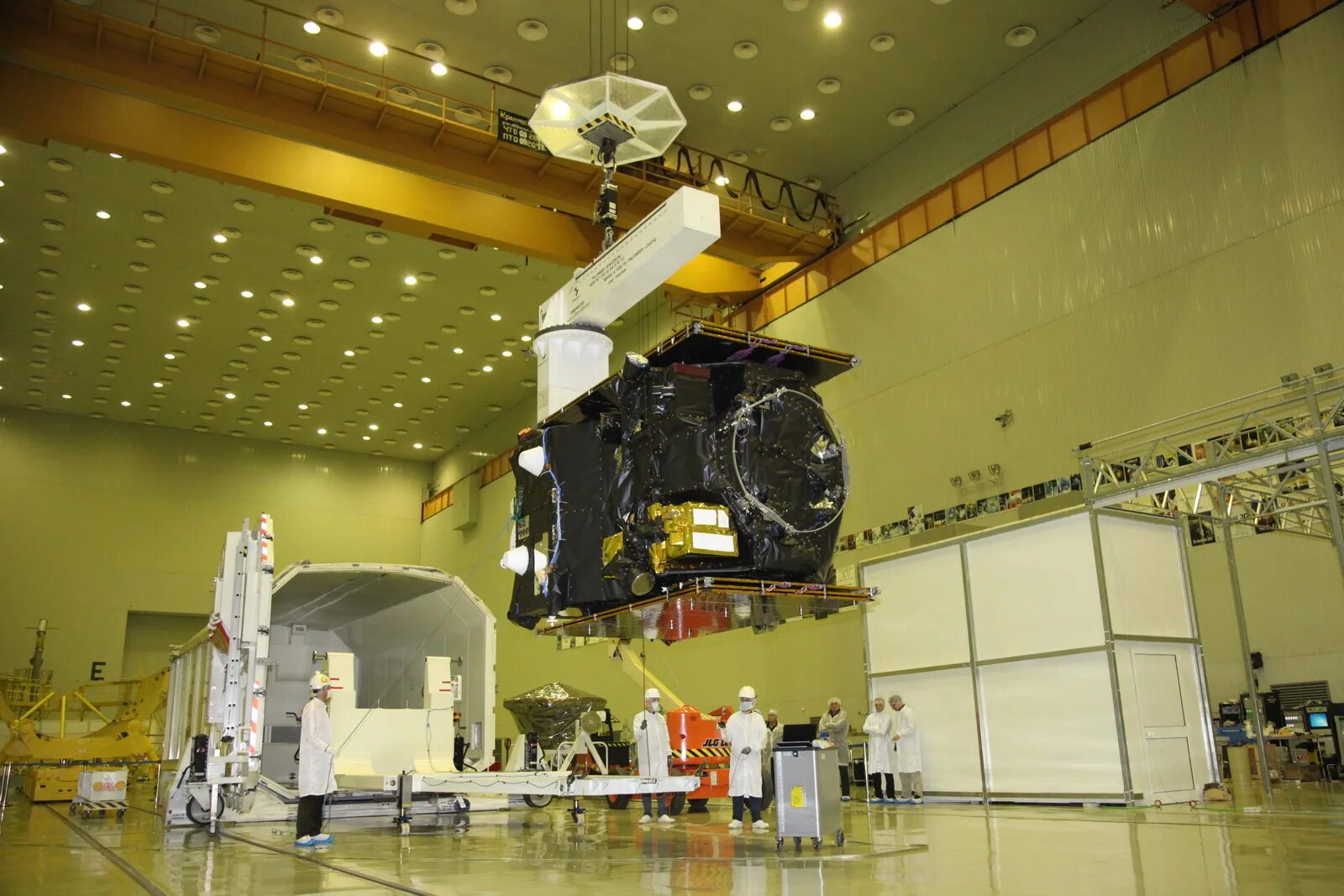 Космонавты третьего рейха 47-летний полет. Роскосмос марс. Роскосмос марс. Российско-европейский космический аппарат trace gas orbiter миссии exomars-2016. Марсоход экзомарс ровер.