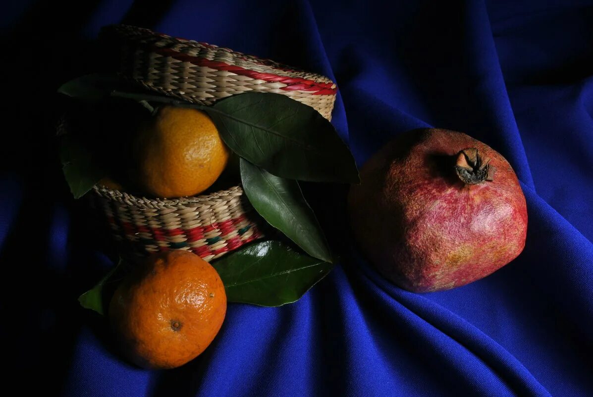 Гранат и мандарин. Гранат цитрус. Мандаринов гранат. Гранат мандарин и апельсин. Мандаринов гранат.