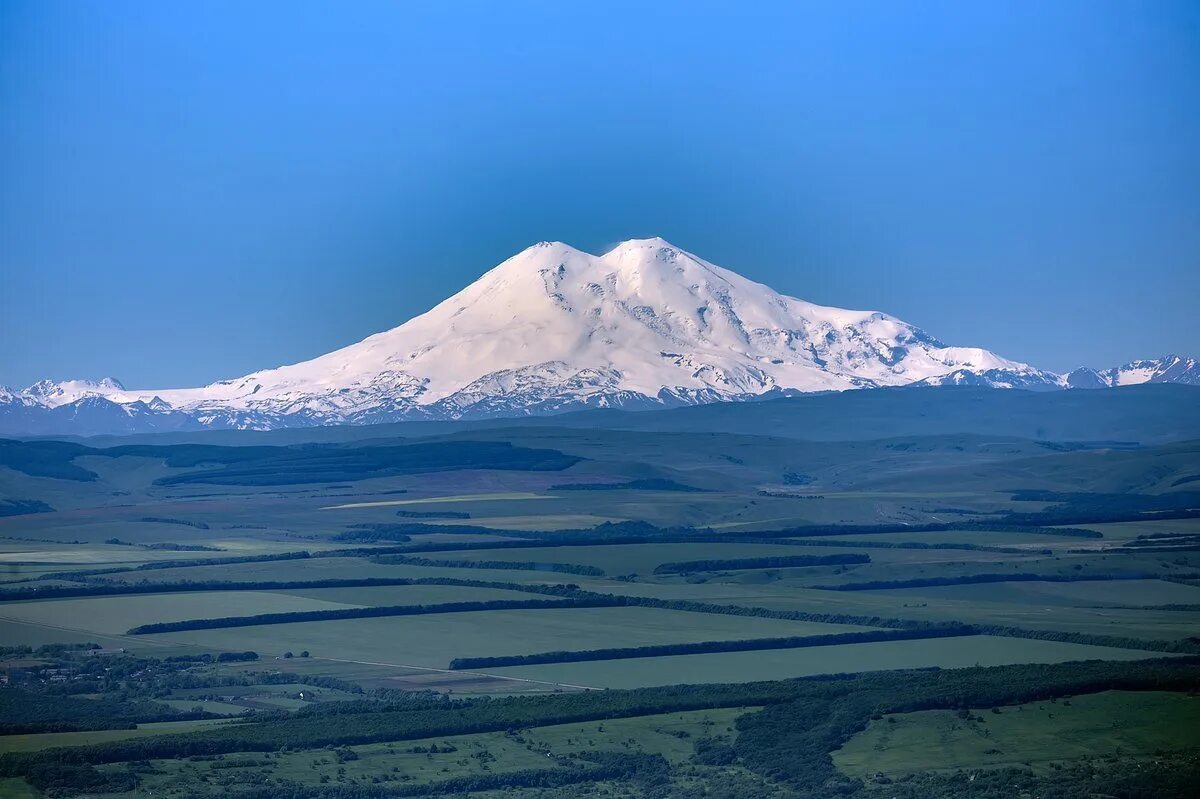 Фотографии эльбруса. Гора Эльбрус. Гора Эльбрус 5642. Пятигорск гора Эльбрус. Северный Кавказ горы Эльбрус.