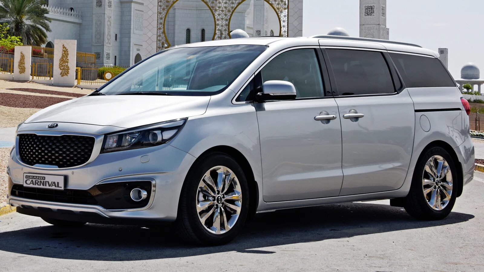 Купить новый карнивал. Kia Carnival 2018. Kia Carnival 2019. Kia Carnival 3 2018. Kia минивэн Carnival 2020.