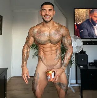 Mr Exotic et son énorme gourdin.