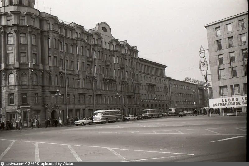 Дом в блокадном ленинграде. Невский проспект 1966. Дом в блокадном ленинграде. Разрушенный дом в блокаду улица пестеля 10. Фото домов ленинграда.