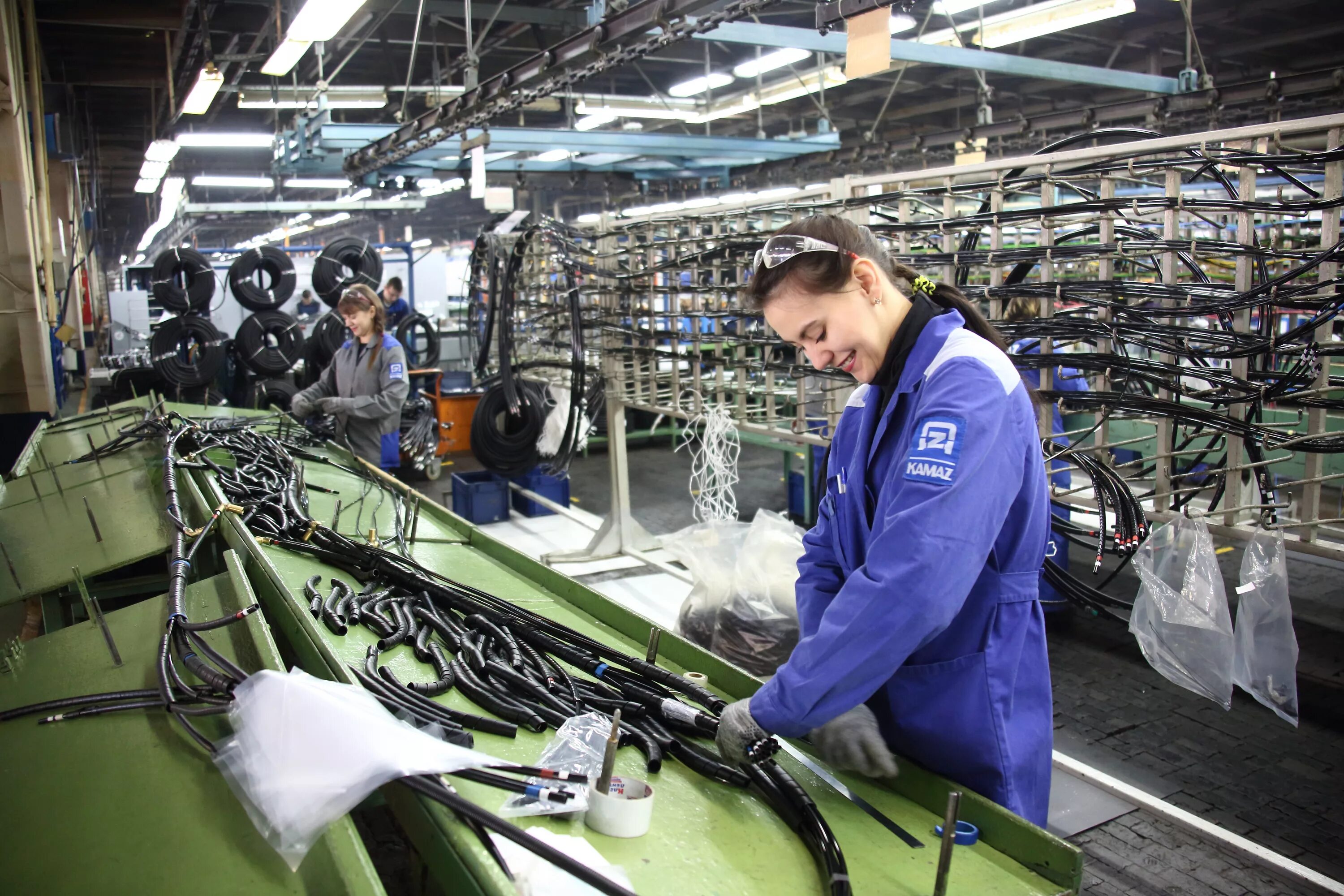 Ао поляны логотип. Строительство в смоленске. Памятники в красной поляне кировская область. Миц новости россии. Работа в полянах.