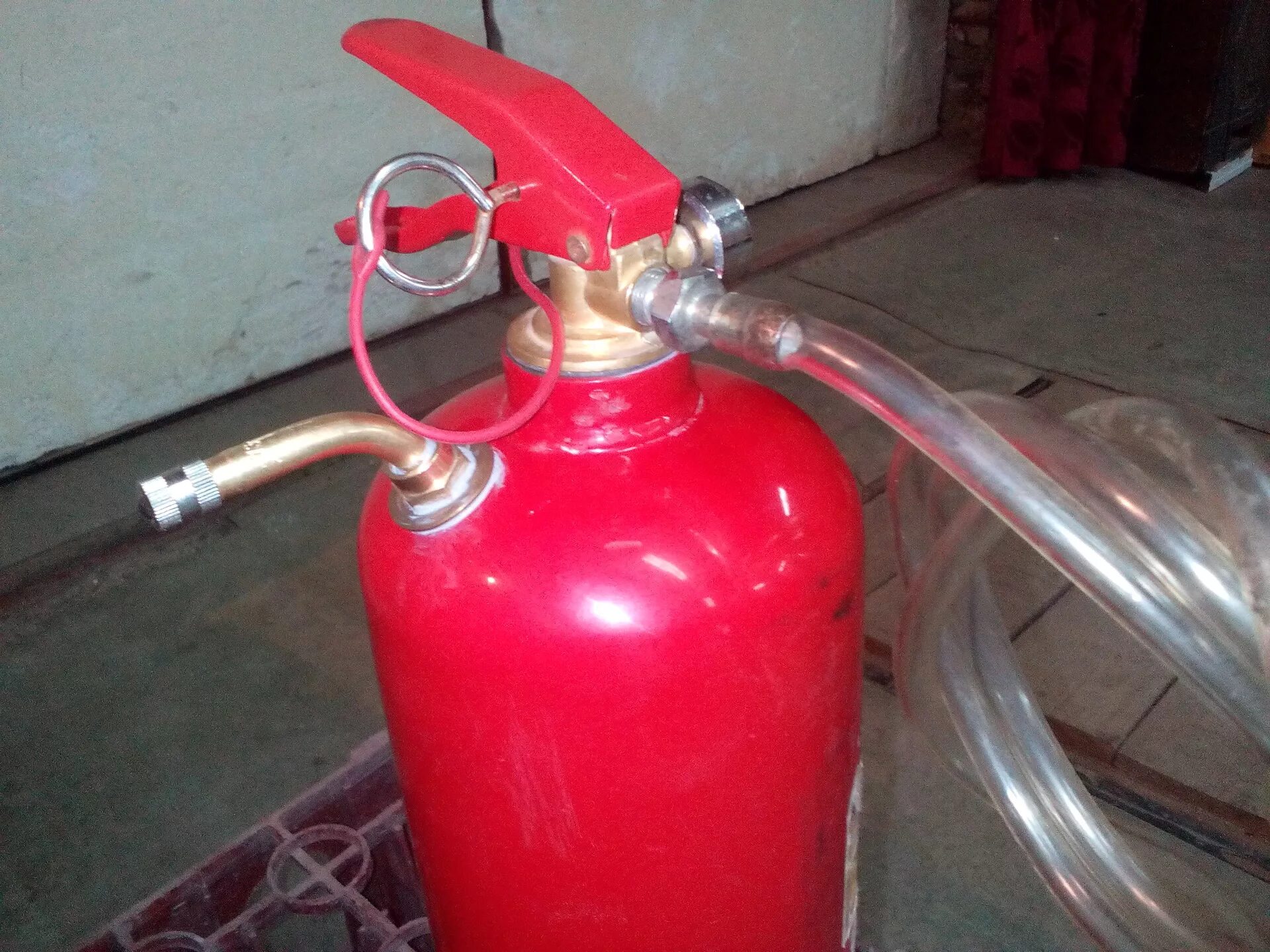 светильник из огнетушителя. ресивер из оп 2. огнетушитель маслонагнетатель. поделка огнетушитель. изделия из огнетушителя.