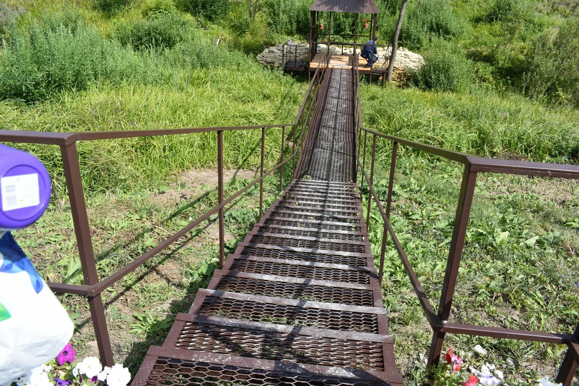 Родник на крылатских холмах. Площадка у родника. Площадка родники. Платформа родники. Площадка родники.