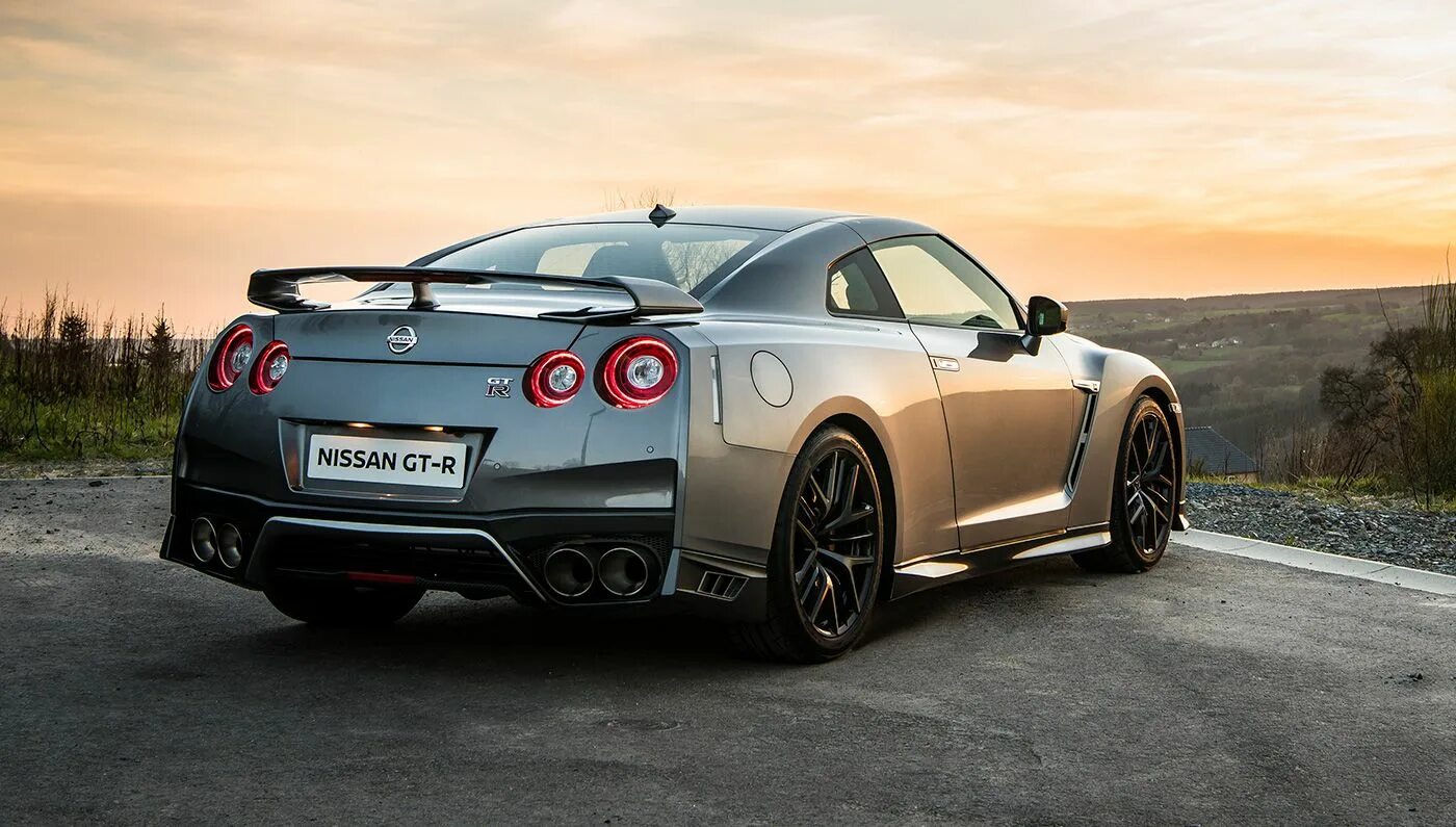 Стоит гтр. Ниссан гтр р35. nissan gtr 2017. nissan gtr nismo 2017. nissan skyline gtr r35.