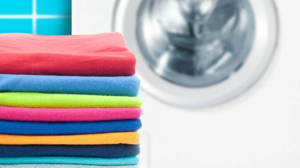 Laundry s. Стопка белья. Стопка цветного белья. Стопка цветной одежды. Цветное белье стирка.