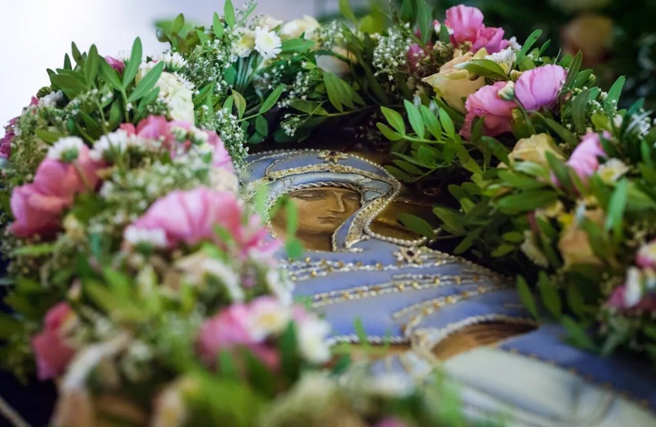 Храмовая флористика к празднику успение пресвятой богородицы. Как одеваться на успение пресвятой богородицы. Успение пресвятой богородицы. Как одеваться на успение пресвятой богородицы. Успение пресвятой богородицы плащаница.