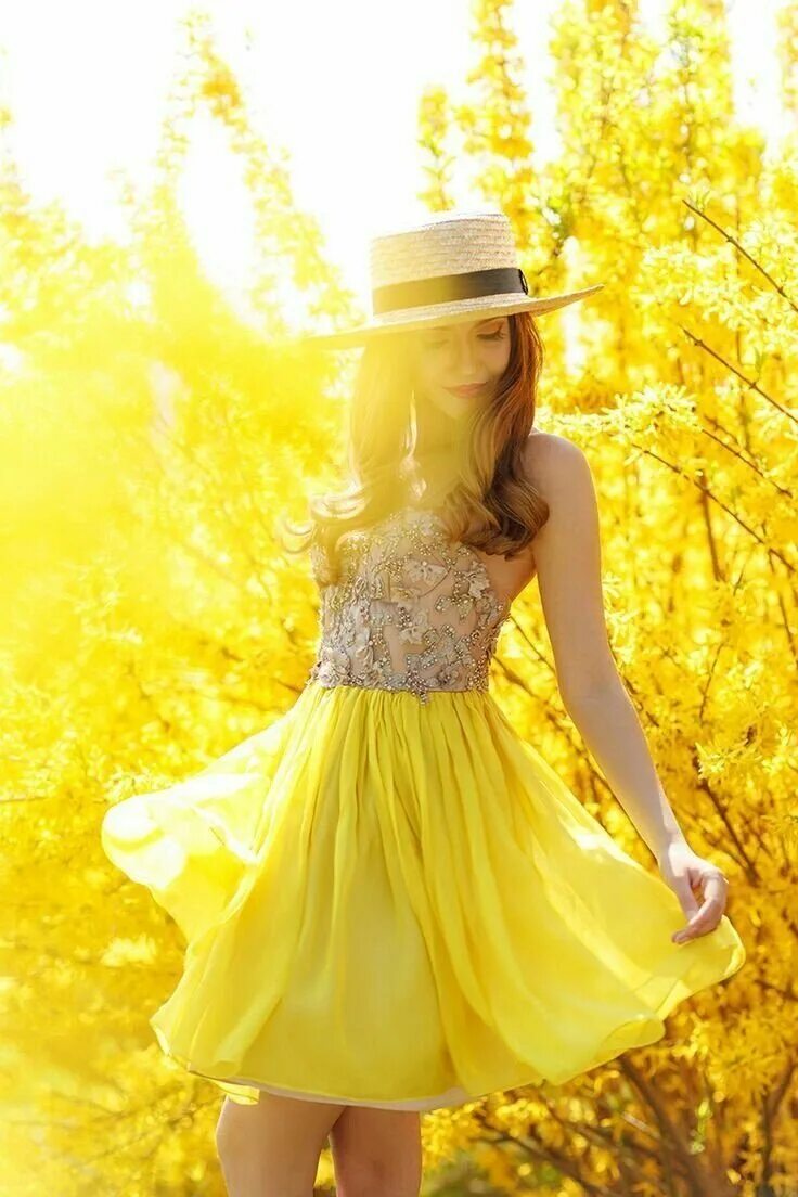 Желтое платье. Девушка в желтом платье. Желто белое платье. Фотосессия в желтом цвете. Желтая краса