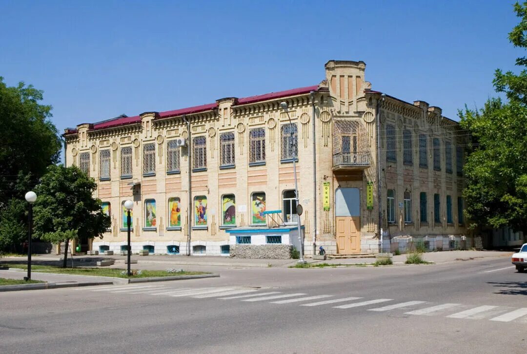 Гостиница Лувр Георгиевск. Георгиевск город Ставропольский край. Северный Кавказ Георгиевск. Достопримечательности города Георгиевска Ставропольского края. Ставропольский край г северный