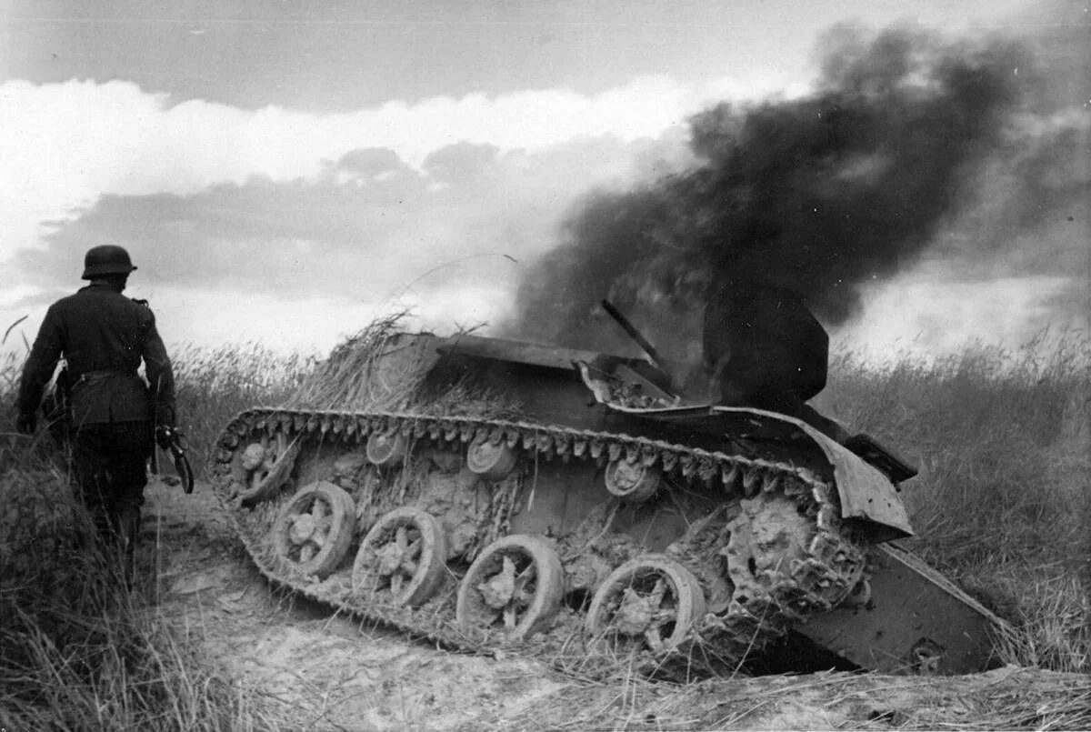 Картинки про отечественную войну. Подбитый танк т-60. Т-60 танк. Танк т 70 Прохоровка 1943.