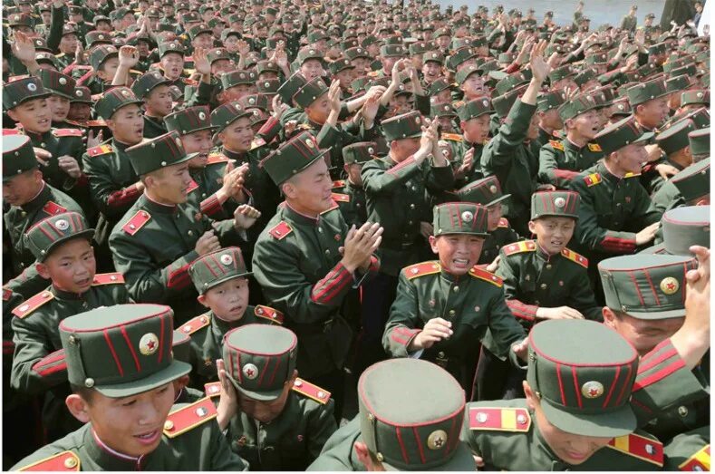 Сонгун идеология. Северная корея парад кндр. Кндр. Корея ким чен ын. Северокорейский язык.