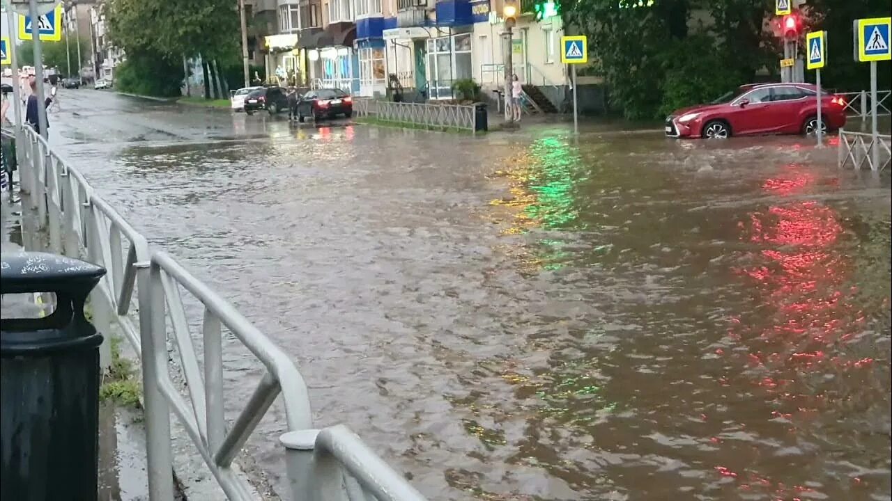 Пермь паводок 2024. Потоп в Перми. Затопило центр Перми. Ливень в Перми. Дождь в Перми.