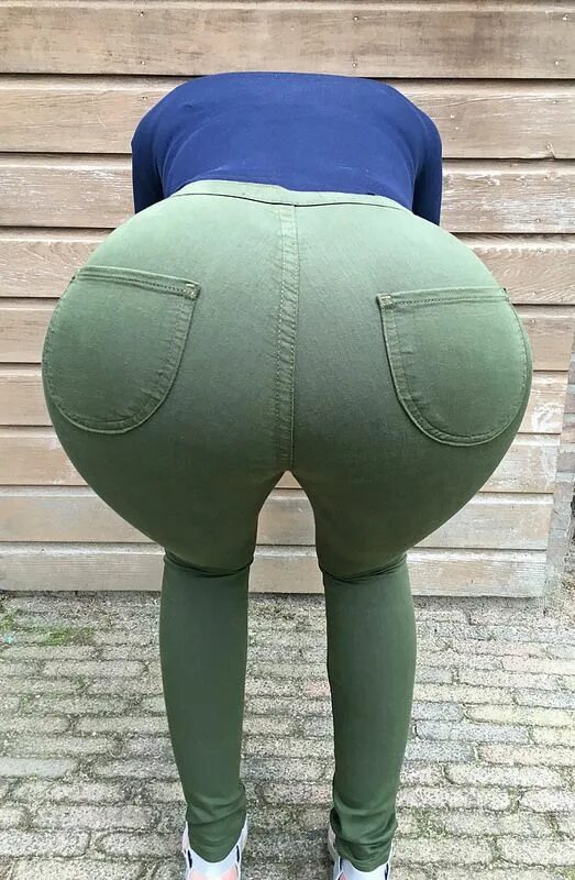 Jeans butt. Tight jeans assjob.