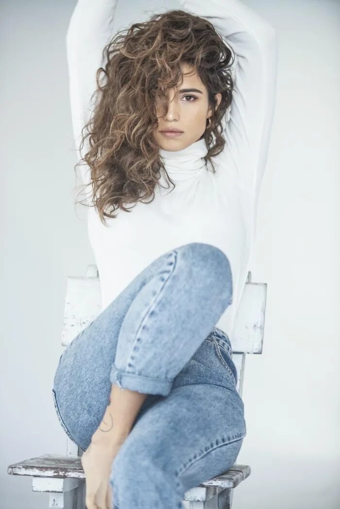 актриса нанда коста.