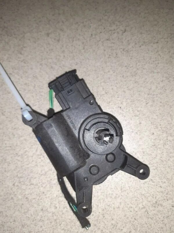 Сервопривод мерседес w203. Сервопривод мерседес. Сервопривод мерседес. A0008205808. Сервопривод климата е класс w211.