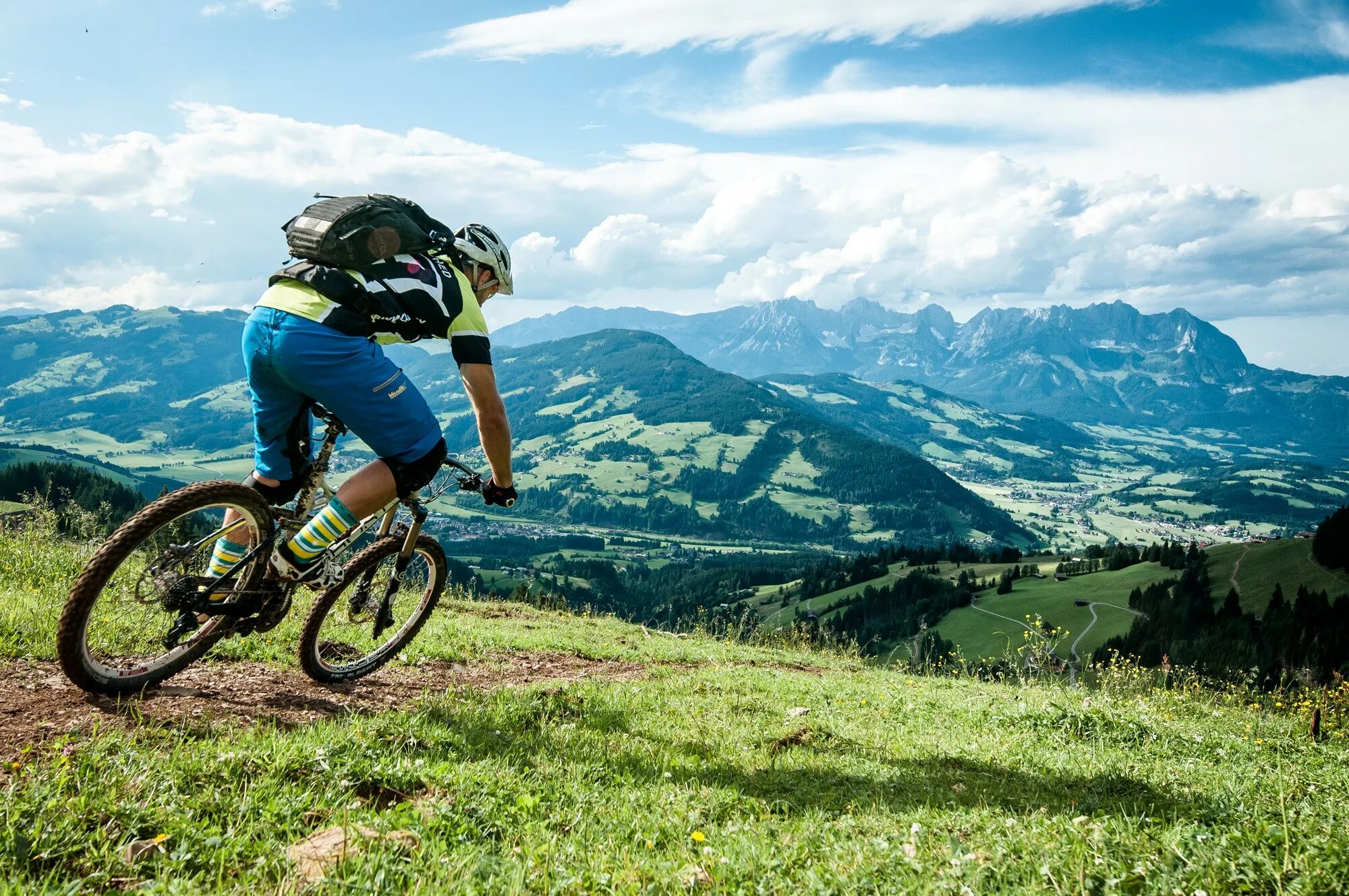 Sport tourist. Спортивный туризм в японии. Велосипед для туризма. Спортивный туризм пешеходный. Спортивный туризм.