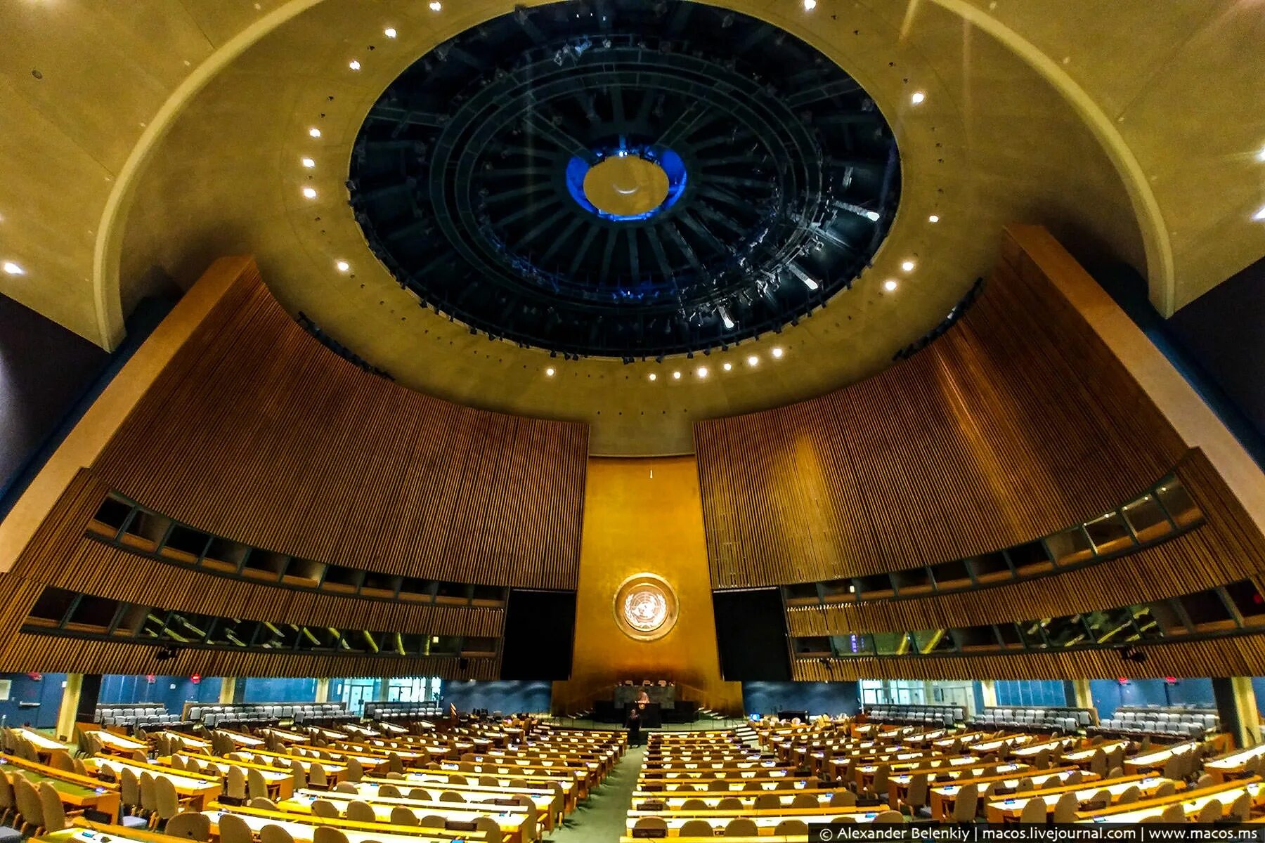 Город штаб оон. Штаб-квартира ООН В Нью-Йорке. Генеральная Ассамблея ООН вестибюль. Здание ООН В Нью-Йорке. Здание Генеральной Ассамблеи ООН В Нью-Йорке.