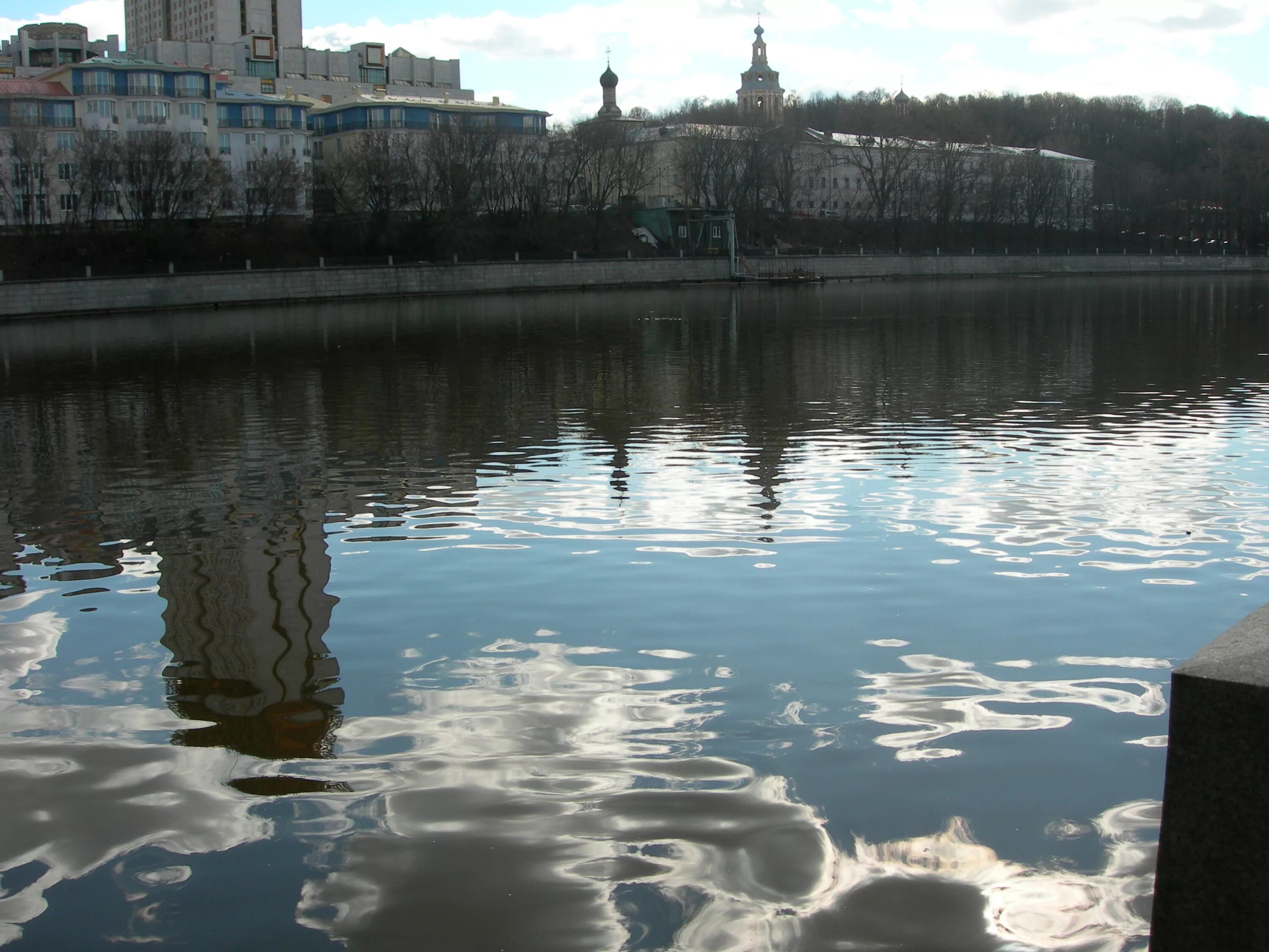 Московская вода. Москва река вода. Москва река под водой. Москва река без воды. Москва река пруд.