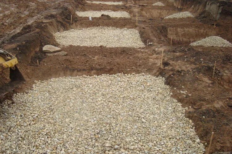 Расклинцовка щебня пгс. Щпс 20-40. Асфальтовое покрытие толщина слоя. Асфальтобетонное покрытие тротуара тип 3 разрез профиль. Основание слой щебня.