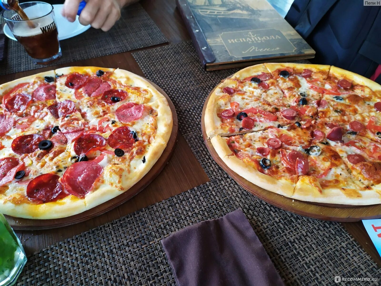 Пицца в ресторане oliva. Pizza ялта. Pizza ялта. Кафе capri ялта. Пиццерия капри ялта.