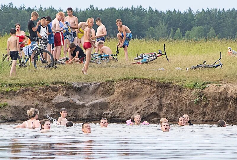 Шуя пляж городской. Утомленные солнцем пляж. Утомленные солнцем купание. Пляж Шуйское. Берег для купания