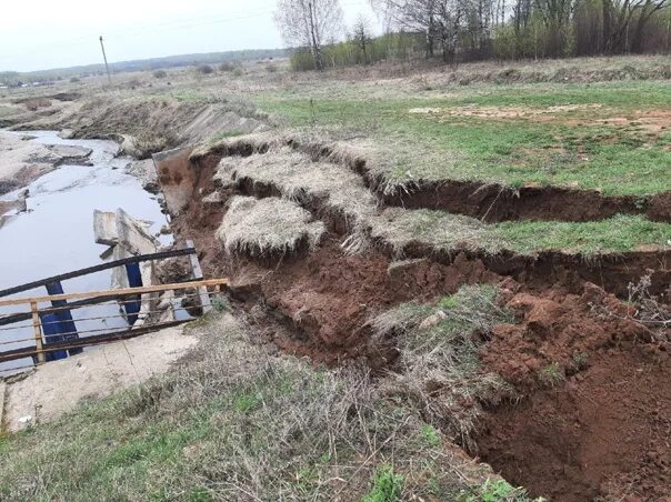 Прорыв плотины алматы. Прорыв плотины в кызылагаше. прорыв плотины в кызылагаше кратко. дамба в оршанке рухнула. прорыв плотины в кызылагаше больше информации.