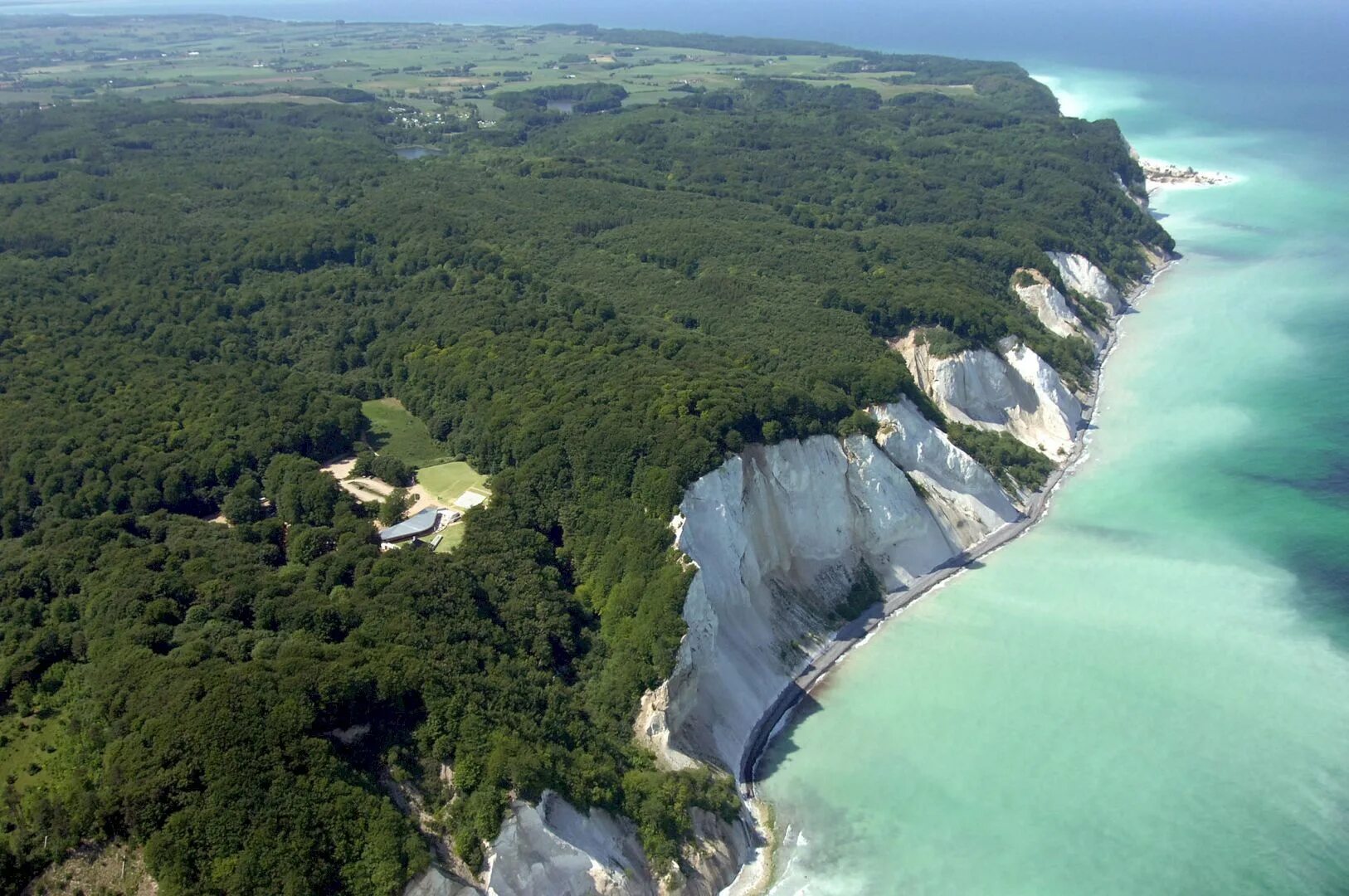 Скала Стевнс Клинт. Белые скалы мёнс Клинт. Located on the coast of the