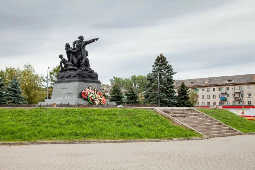 Смоленская область город вязьма. Смоленск город вязьма. памятники вязьмы смоленской области. памятники города вязьма смоленской области.
