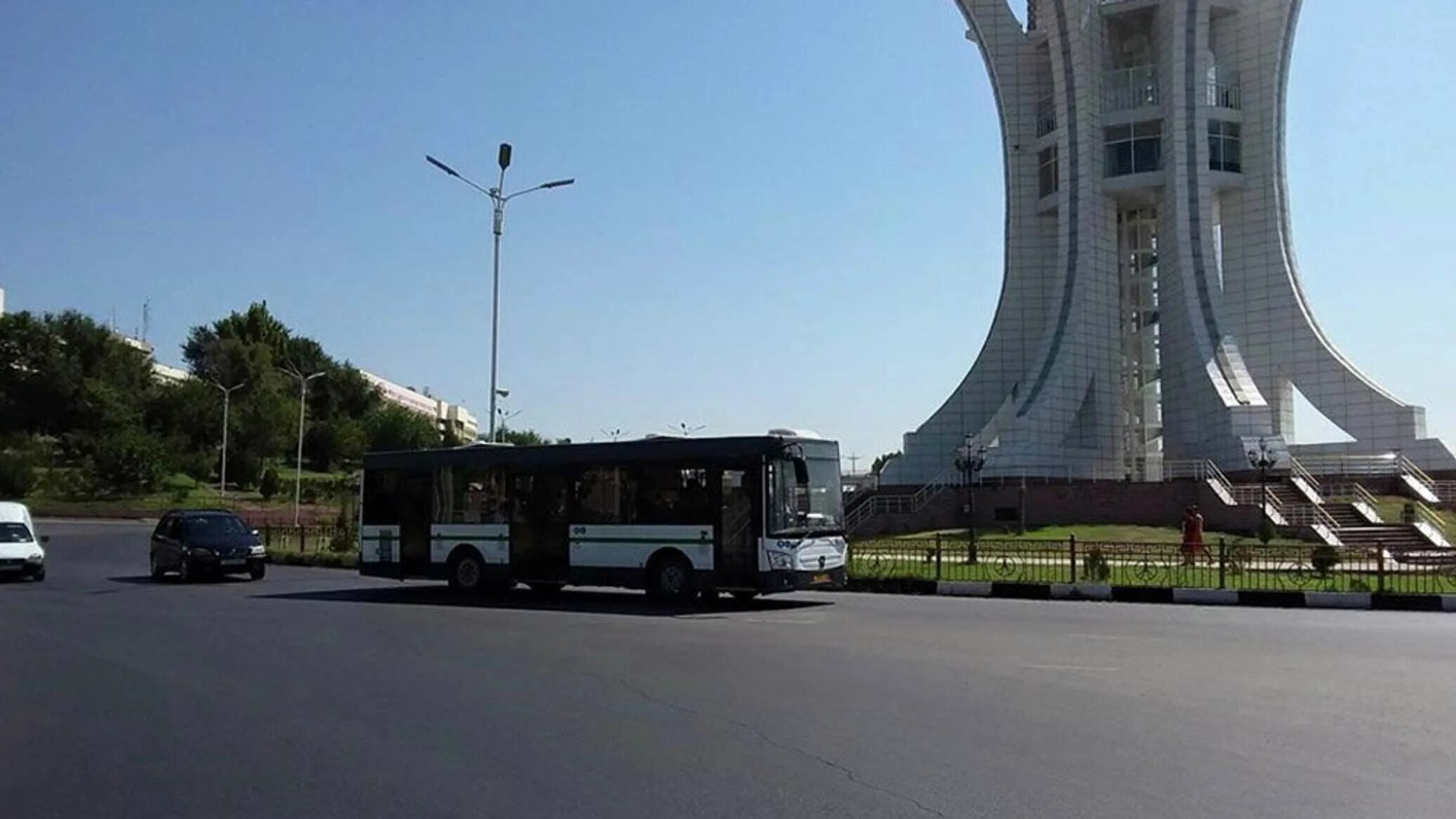 Город худжанд таджикистан. Истиклол равшан. Узбекистан город худжанд. Таджикистан карта с городами и районами. Климатические условия таджикистана.