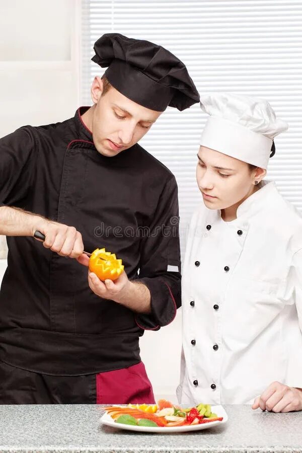 Работа курск повар шеф. Шеф повар учит. chef studio.