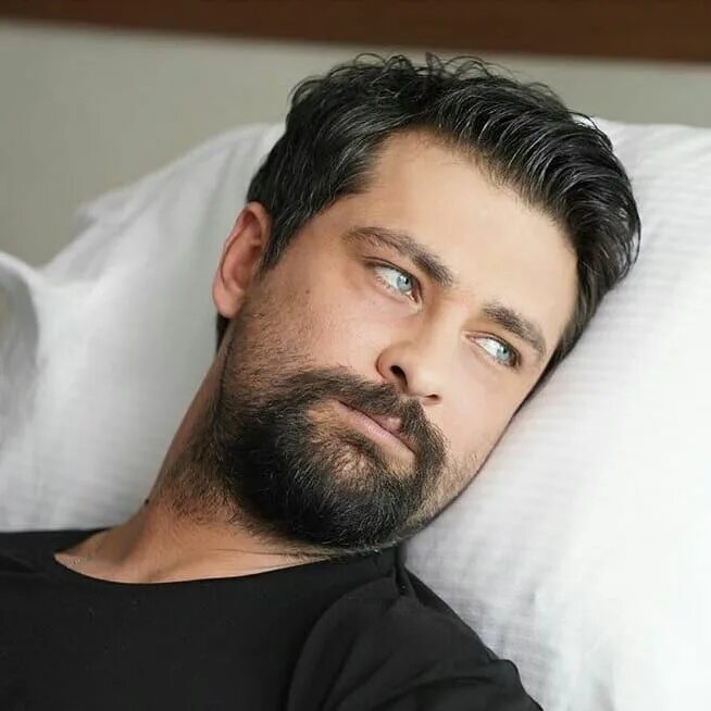 Mucize Doktor'un yıldızı Onur Tuna ile yakayı ele vermişti! Gizemli kadın bakın 