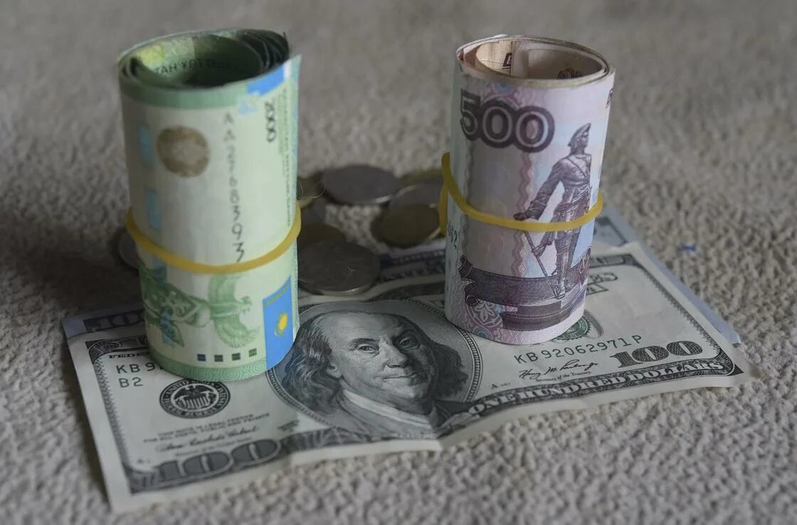 Долар к тенге. Тенге к доллару. доллары в рубли. тенге банк. тенге к рублю.