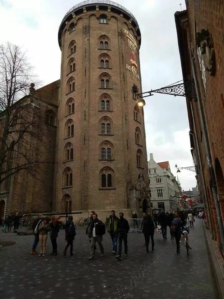 Round tower. Круглая башня Копенгаген. Круглая башня Копенгаген внутри. Башня винтовая Копенгаген.