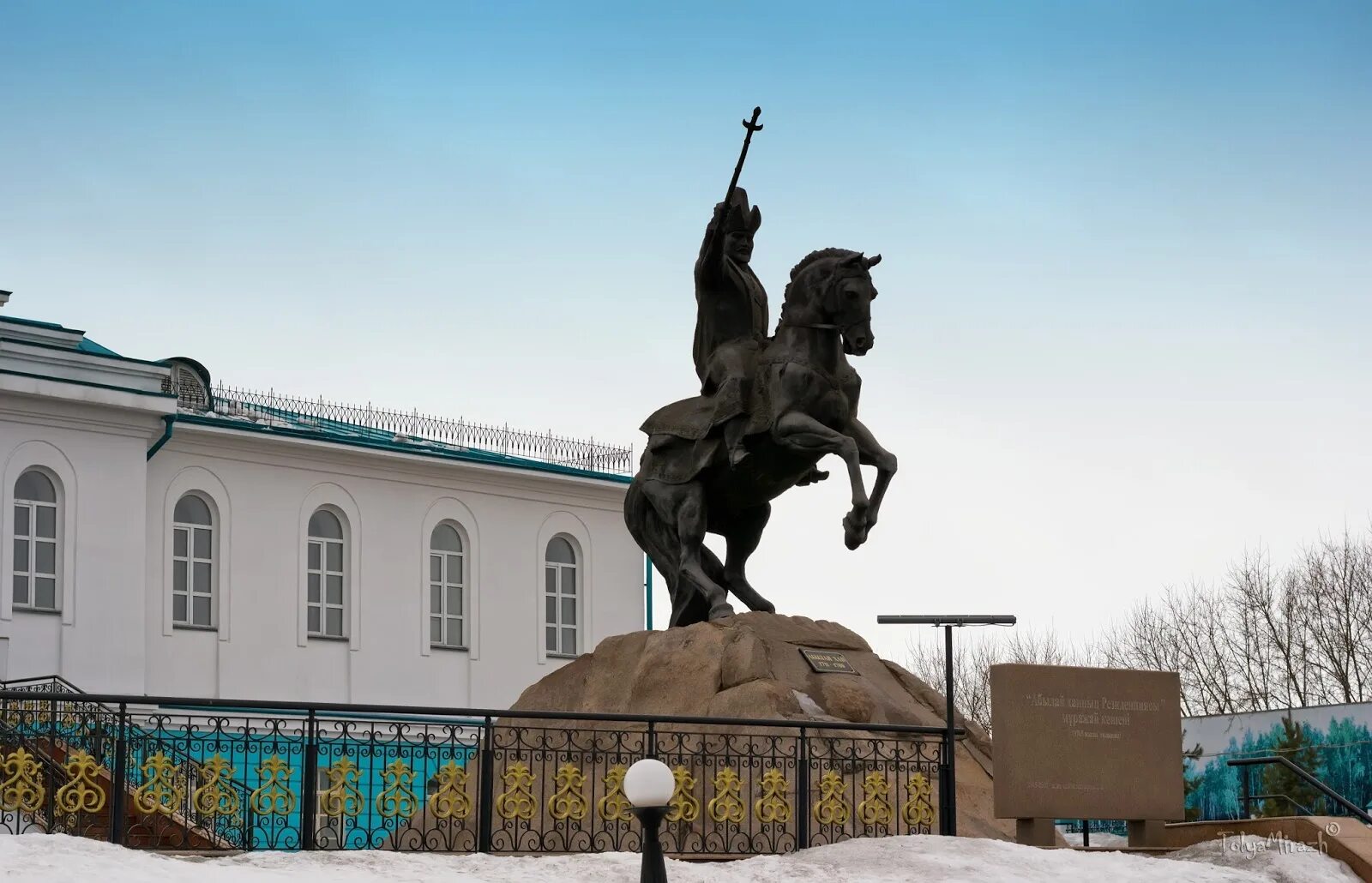 Памятник мусрепову караганда. Карасай батыр памятник. Памятники петропавловск казахстан. Памятник абылай-хану. Памятники в петропавловске казахстан.