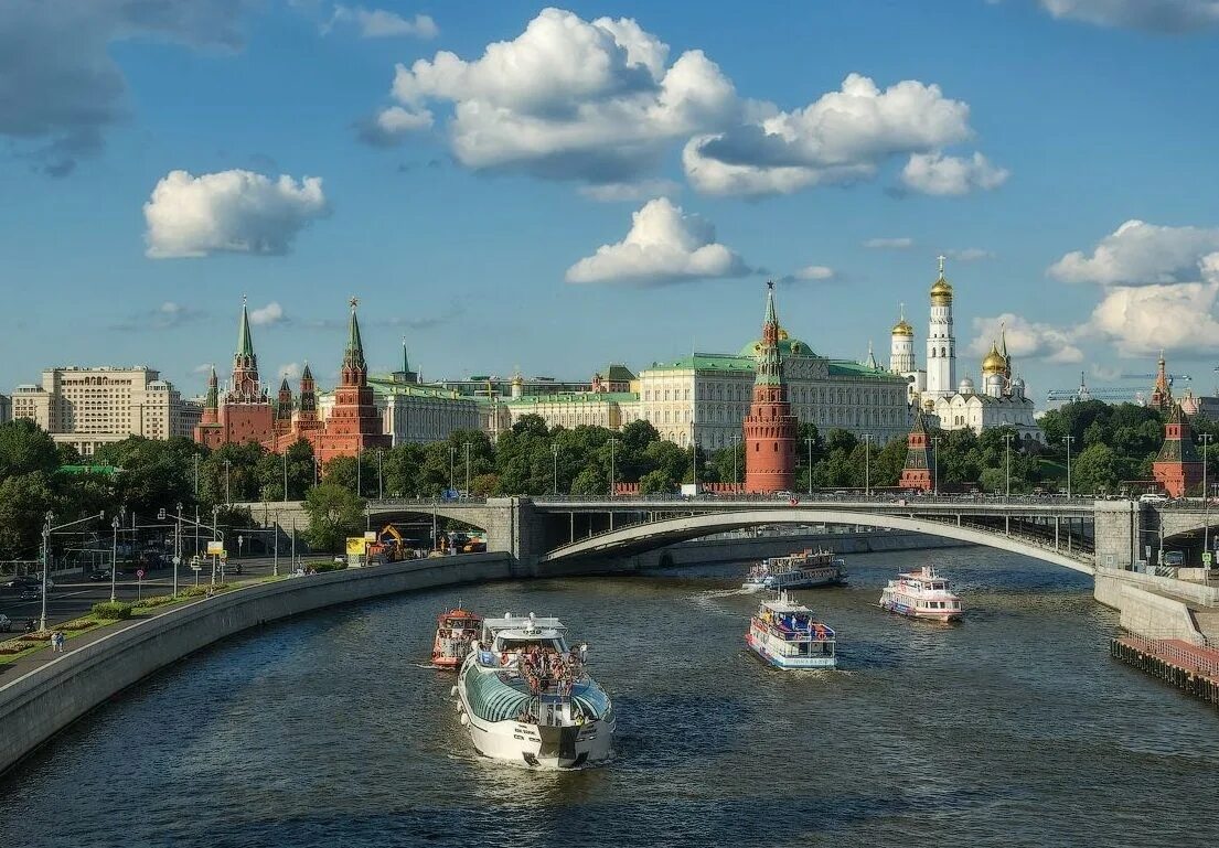 2 реки в москве названия. Реки Москвы. Река Москов в Москве. Реки Москвы реки Москвы. Москва река около Кремля.