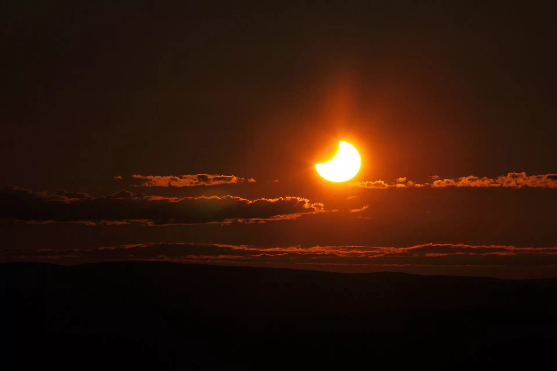 Solar Eclipse. Частое солнечное затмение. Чяснное Солнечная затмения. Солнечное затмение картинки