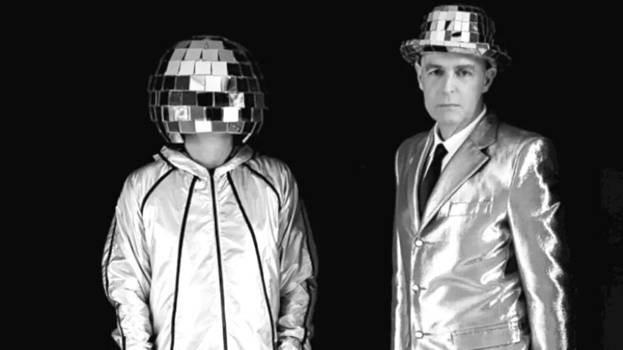 Петшопбойз слушать. Группа Pet shop boys. Солист Pet shop boys. Pet shop boys в молодости. Pet shop boys 1990.