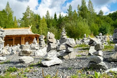 Зачем в карелии складывают пирамидки
