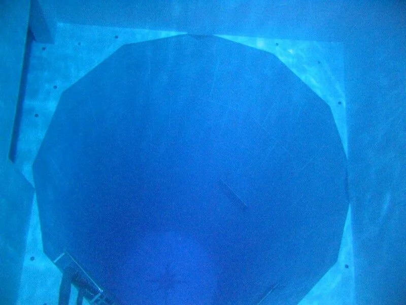 6 метров глубина. Дно глубокого бассейна. Дно самого глубокого бассейна. Глубокий бассейн. Бассейн из бетонного кольца 3 метра.