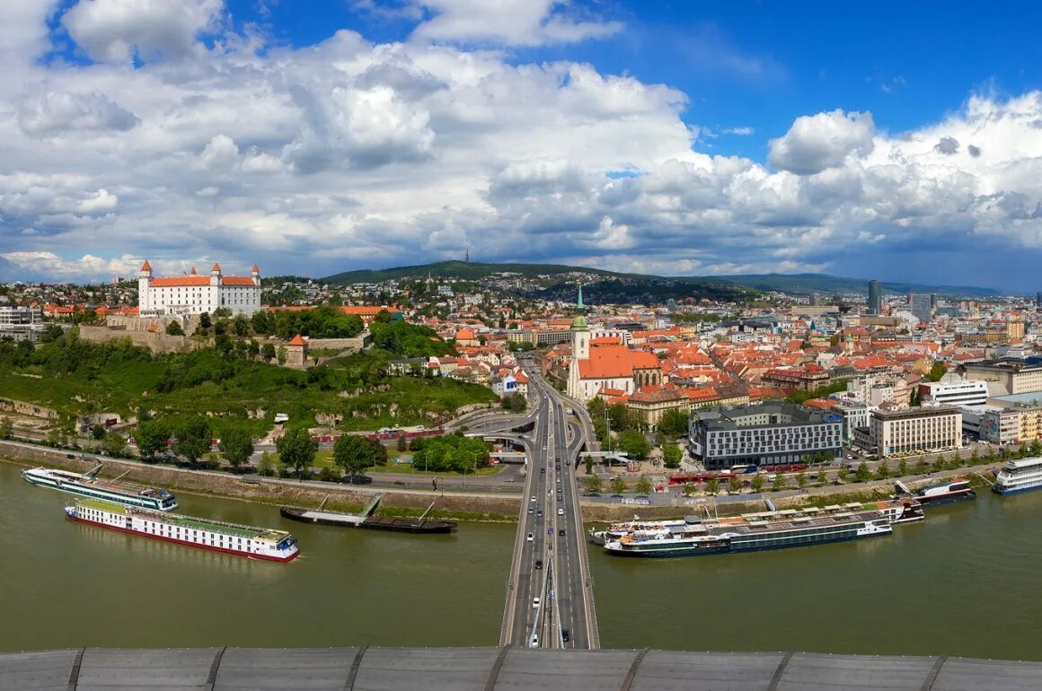 Братислава столица словакии. Словакия Братислава. Братислава панорама. Братислава столица. Словакия Братислава сверху.