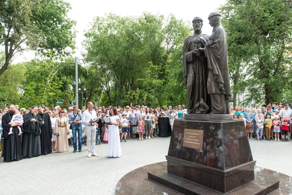 Памятник князю петру и княгине февронии батайск. Памятник князю петру и княгине февронии батайск