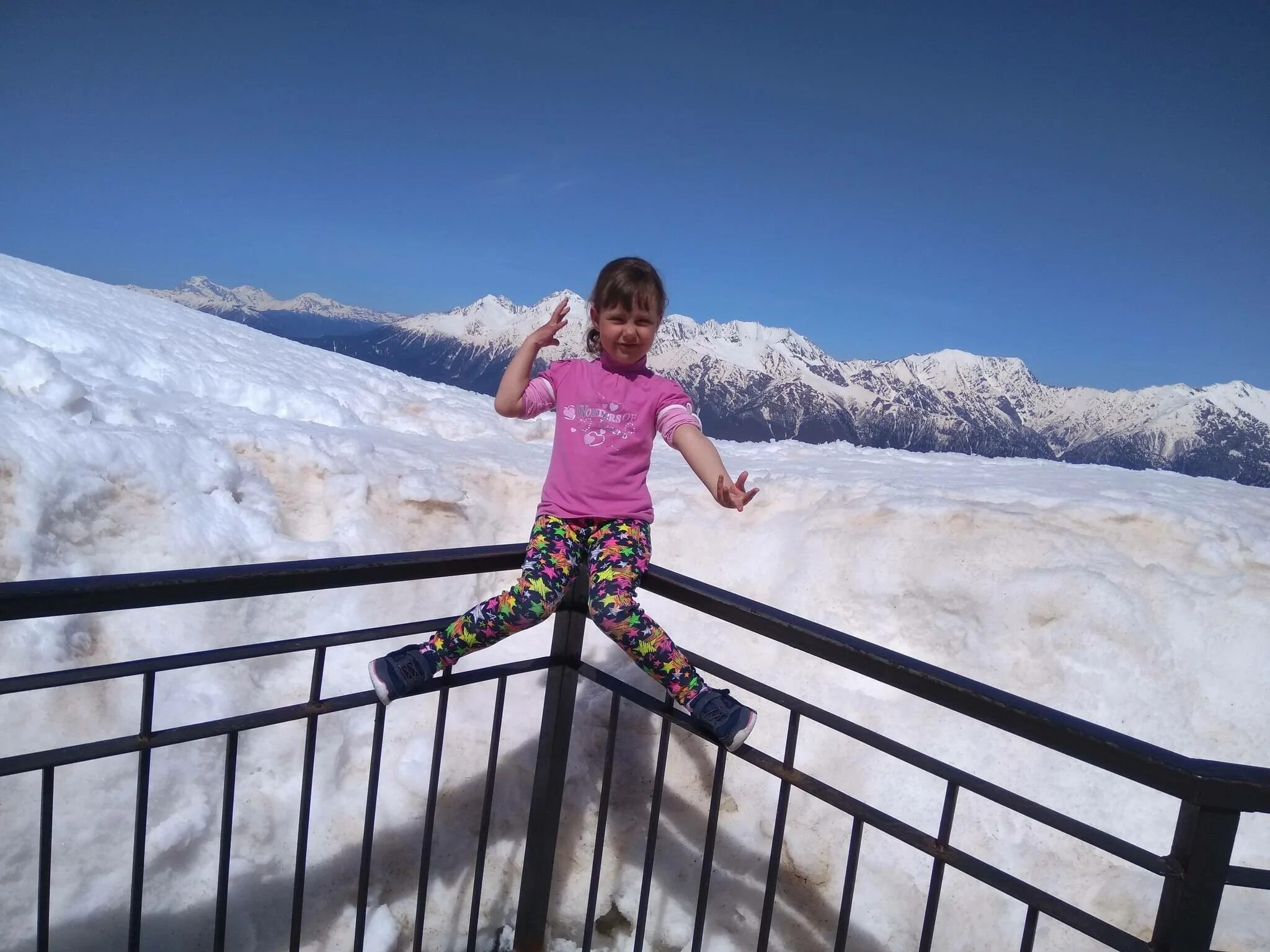 Отдых и развлечения. Дети на экскурсиях море. Сочи с детьми куда. Куда можно сходить в сочи с детьми. Туристы в сочи с детьми.